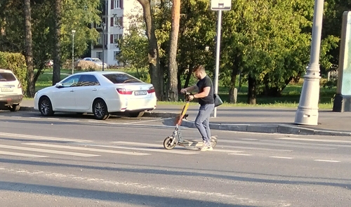 Оказывается, нормальные самокатчики тоже бывают! Чудо!