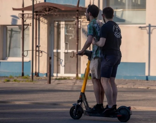 Со следующего сезона все самокаты аренды Яндекс Go будут выявлять езду вдвоем