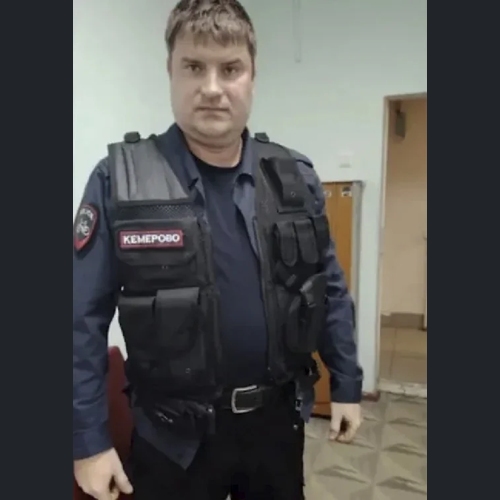 В Кемерове задержали автослесаря, притворявшегося полицейским