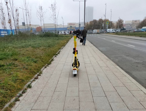 Дегенерат и самокат