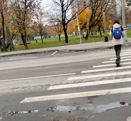 По переходу на самокате без номера