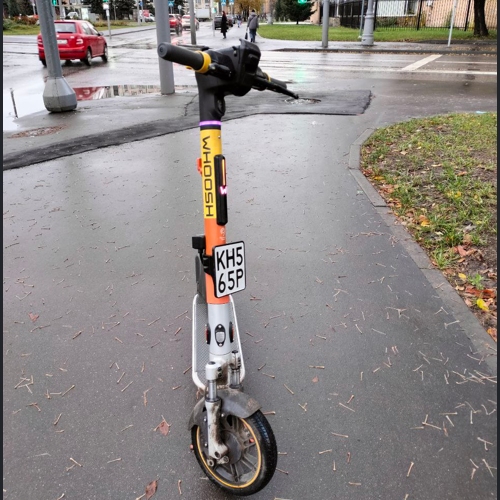 Самокатам не место на тротуаре