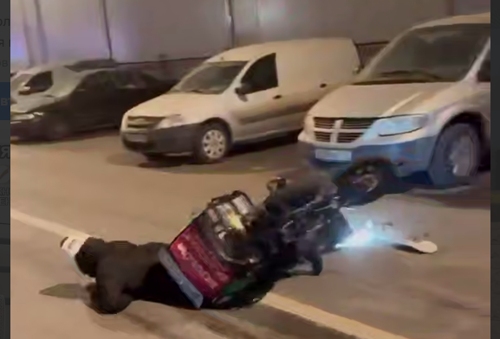 Скейтер сбил самокатчика скейтом